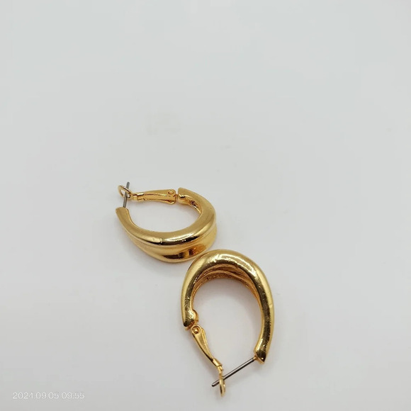 Set of 3 Women's Gold Tone Fashion Earrings Unsigned Classic - Picture 7 of 8